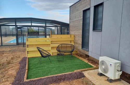 Azille Ski Chalet | Charmant Chalet 2 Chambres avec Terrasse à 100m du Lac de Jouarres, Piscine Chauffée, Climatisation - FR-1-783-8