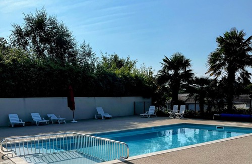 Pont-l'Abbe Ski Chalet | Charmant Chalet Dans un Parc Avec Piscine