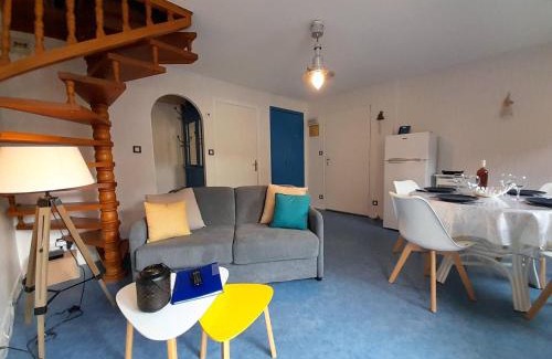 Saint-Philibert Apartment | Charmant Duplex 3p avec Balcon et Aperçu Mer à 550m de la Plage - Parking & Wifi Inclus - FR-1-477-187