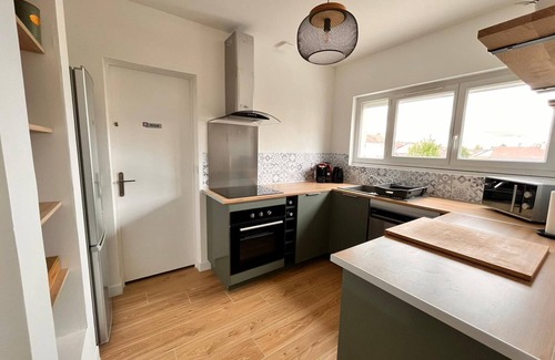 Villepreux Apartment | Charmant Duplex Avec Grande Terrasse en Cœur de Ville, Proche Gare et Commerces
