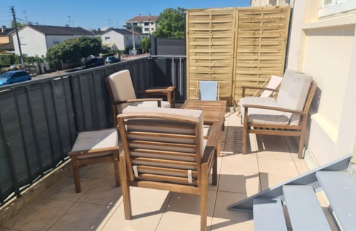 Villepreux Apartment | Charmant Duplex Avec Grande Terrasse en Cœur de Ville, Proche Gare et Commerces