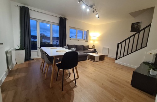 Villepreux Apartment | Charmant Duplex Avec Grande Terrasse en Cœur de Ville, Proche Gare et Commerces