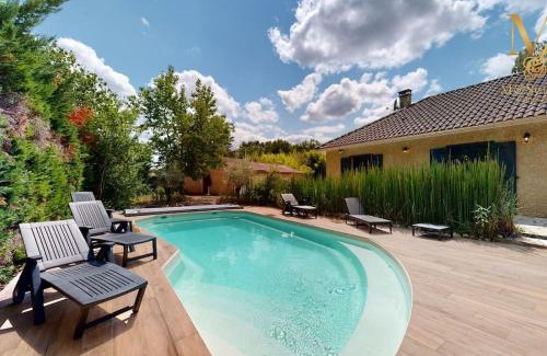 Saint-Laurent-des-Hommes House | Charmante maison avec parc arboré & piscine au sel