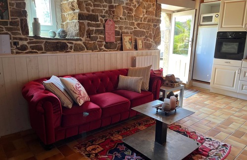 Plougasnou House | Charmant Gîte de 5 Places Dans un Manoir du XVI ème Siècle. Animaux Bienvenus