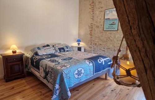 Charroux House | Charmant Gîte en Pierre à Charroux avec Terrasse - FR-1-489-567