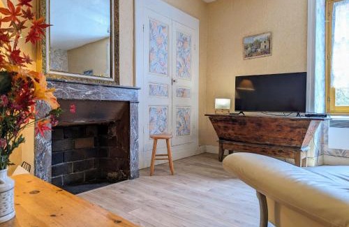 Saint-Didier-sur-Doulon House | Charmant Gîte Indépendant au Coeur d'un Village de Campagne avec Cour Fermée - FR-1-582-222