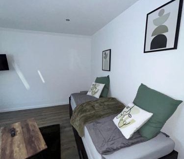 Elancourt Village Apartment | Charmant studio au bord du lac d’Elancourt village
