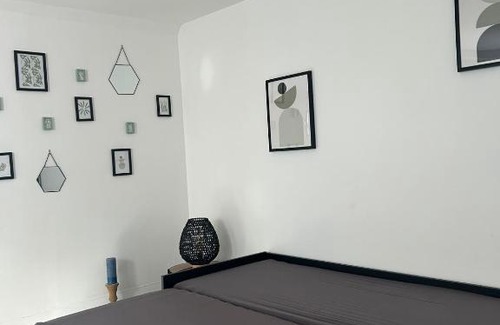Elancourt Village Apartment | Charmant studio au bord du lac d’Elancourt village