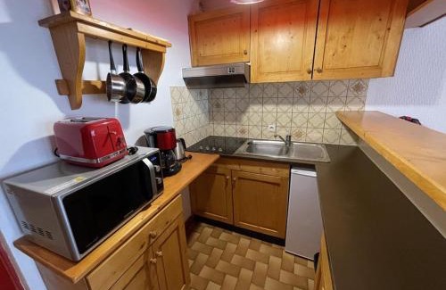 Laveissiere Apartment | Charmant studio au coeur de la station, balçon exposé, idéal pour 4 personnes - FR-1-787-7