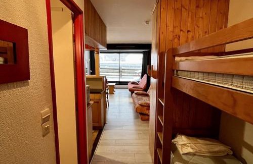 Laveissiere Apartment | Charmant studio au coeur de la station, balçon exposé, idéal pour 4 personnes - FR-1-787-7