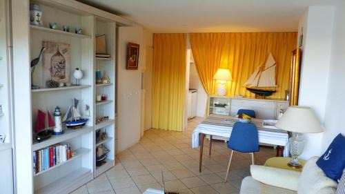 Locmariaquer Apartment | Charmant studio les pieds dans l’eau à Locmariaquer