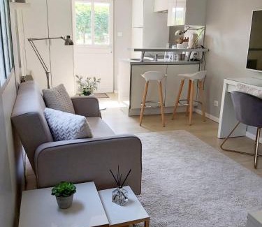 Saint-Rambert Apartment | Charmant Studio sur cour à LYON 9e Mont d'or