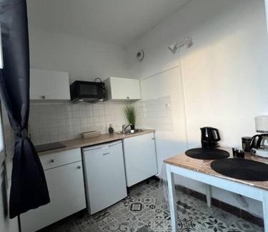 Moulins Apartment | Charmant T1, parking privé, proche gare