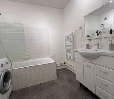 Moulins Apartment | Charmant T1, parking privé, proche gare