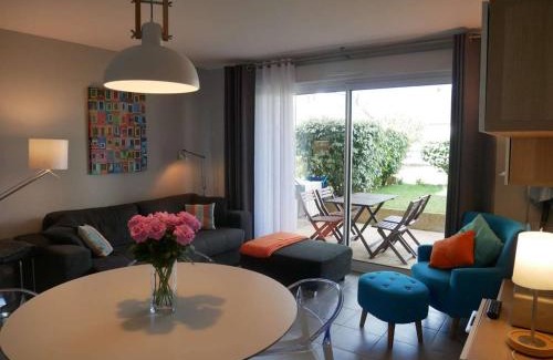 Etel Apartment | Charmant T2 à Étel - 40m² avec Wifi, Terrasse & Parking, près du port et des plages - FR-1-479-34