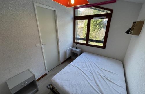 Laveissiere Apartment | Charmant T2 cabine au Lioran, balcon sud-est, 4 personnes - FR-1-787-98