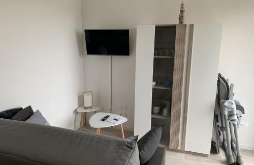Fort-Mahon-Plage Apartment | Charmant T2 en centre-ville avec balcon, parking privé et équipements bébé à Fort-Mahon-Plage - FR-1-482-99