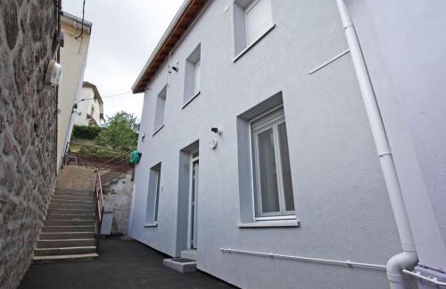 Epinal Apartment | Charmant T2 rénové avec cour privée - centre d'Épinal, proche gare et commodités - FR-1-589-265