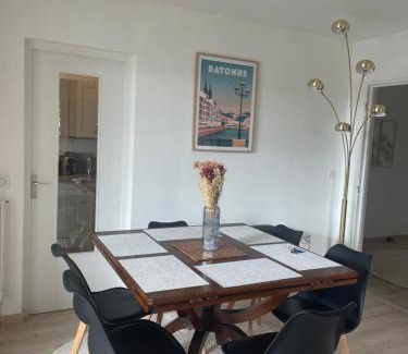Bayonne Apartment | Charmant T3 - Arènes de Bayonne