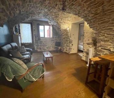 Saint-Jean-de-Fos Apartment | charmante cave voûtée 4 personnes