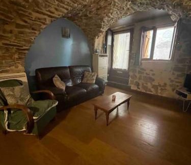Saint-Jean-de-Fos Apartment | charmante cave voûtée 4 personnes