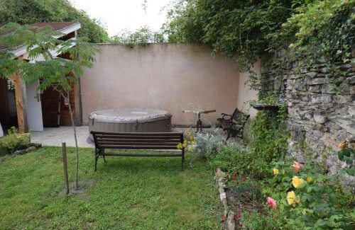 Souvigny House | Charmante maison à Souvigny avec jacuzzi