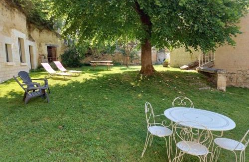 Seuilly House | Charmante maison avec jardin privé, cheminée et WIFI - FR-1-381-67