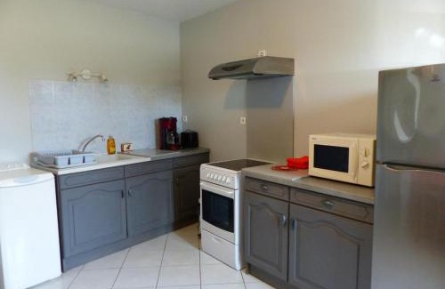 Louchy-Montfand House | Charmante maison rénovée avec cour, proche bourg, WiFi, jardin clos, animaux acceptés, à Louchy-Montfand - FR-1-489-178