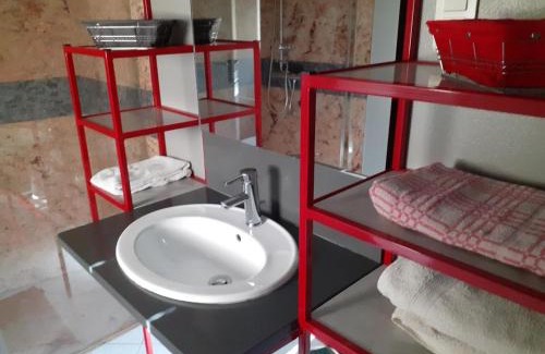 Louchy-Montfand House | Charmante maison rénovée avec cour, proche bourg, WiFi, jardin clos, animaux acceptés, à Louchy-Montfand - FR-1-489-178