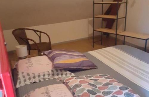 Louchy-Montfand House | Charmante maison rénovée avec cour, proche bourg, WiFi, jardin clos, animaux acceptés, à Louchy-Montfand - FR-1-489-178