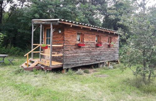 Saint-Cirgues-de-Prades Ski Chalet | Charmante Roulotte atypique