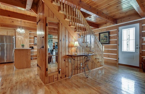 St. Jerome Cottage | Charmante, spacieuse maison canadienne/Charming and very spacious Canadian house
