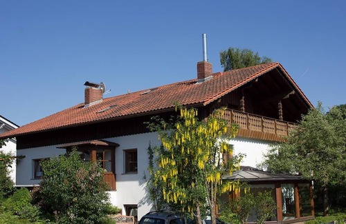 Ginselsried Apartment | Charmante UG-Wohnung mit Loggia und WLAN im Herzen des Bayerischen Waldes