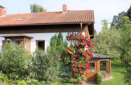 Ginselsried Apartment | Charmante UG-Wohnung mit Loggia und WLAN im Herzen des Bayerischen Waldes