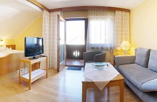 Safferstetten Apartment | Charmantes Appartment mit Kochnische und Balkon im Bäderdreieck
