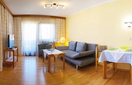 Safferstetten Apartment | Charmantes Appartment mit Kochnische und Balkon im Bäderdreieck