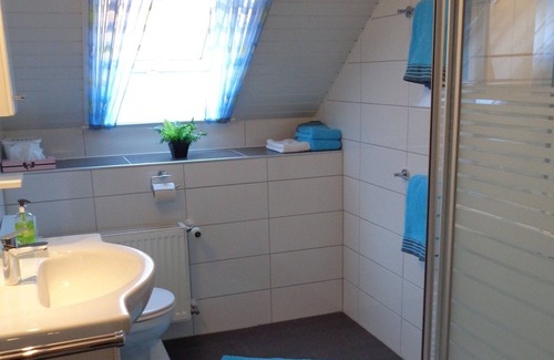 Lauda Apartment | Charmantes Feriendomizil (65qm) mit separatem Eingang und Lesezimmer