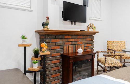 Westmount Apartment | Charme Antique avec Terrasse BBQ