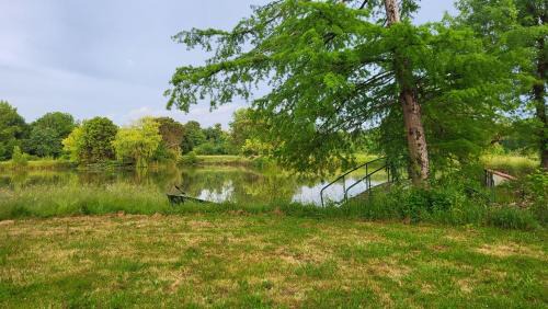 Saint-Aigulin Apartment | Charme et Nature, appartement cosy avec étang privé, au carrefour de 3 départements