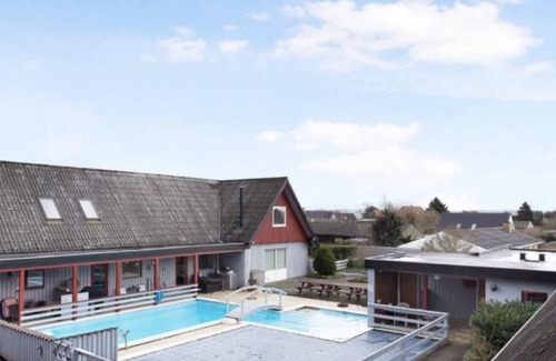 Vipperod Apartment | Charmerende 63m2 Lejlighed/rækkehus i 2 Etager med Fælles Pool