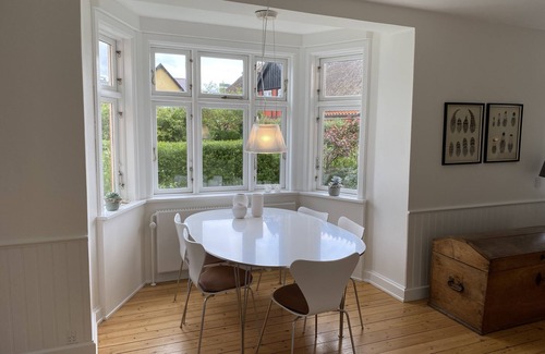 Hornbaek House | Charmerende villa i Hornbæks gamle fiskerleje. Tæt ved stranden og havnen.