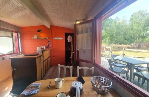 Ambierle Cottage | Charming 24m² Caravan for 4, Terrace, Nature, Fishing, Pet-Friendly