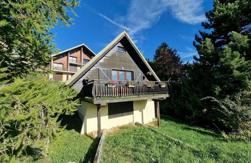 Saint-Michel-de-Chaillol Ski Chalet | Charming Chalet for 7 in Saint-Michel-de-Chaillol with South Balcony, Garden & Pet-Friendly