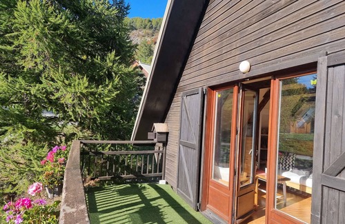 Saint-Michel-de-Chaillol Ski Chalet | Charming Chalet for 7 in Saint-Michel-de-Chaillol with South Balcony, Garden & Pet-Friendly