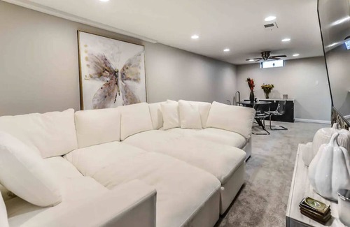 Milford House | Charming 4 Bedroom - Close to Downtown