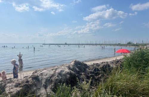 Raa Boat Rental | Charmig övernattning i båt Låt vågorna vagga dig till sömns