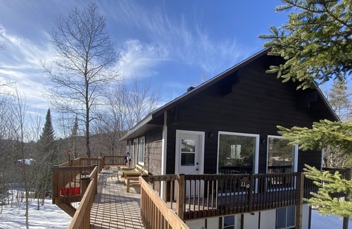 Sainte-Agathe-des-Monts House | Charming and Private 3 Bedroom Swiss Cottage