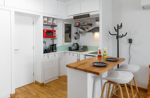 Plaka Apartment | Charming 1 BDR Apt at Syntagma