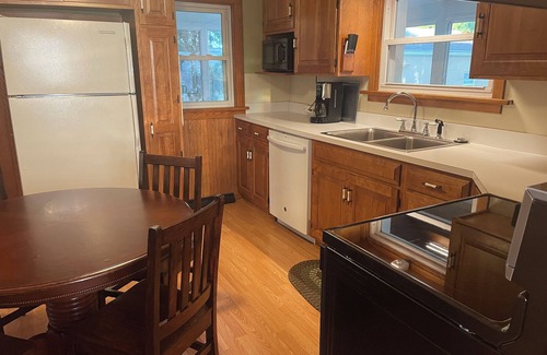New Philadelphia House | Charming 1-bdrm pet friendly home in New Philadelphia with AC and fenced yard