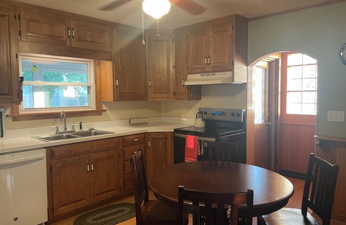 New Philadelphia House | Charming 1-bdrm pet friendly home in New Philadelphia with AC and fenced yard